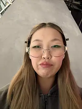 Snapshot of Aiko_Yumi chatting on 10.26.25 Aiko Yumi online show from 10.26.25