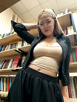 Aiko Yumi online show from 12.18.25