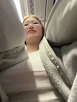 Snapshot of Aiko_Yumi chatting on 02.06.26 Aiko Yumi online show from 02.06.26