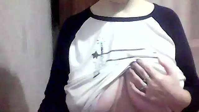 Snapshot of AnaXBerry chatting on 01.16.26 AnaXBerry online show from 01.16.26