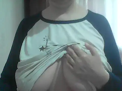 Snapshot of AnaXBerry chatting on 04.15.26 AnaXBerry online show from 04.15.26