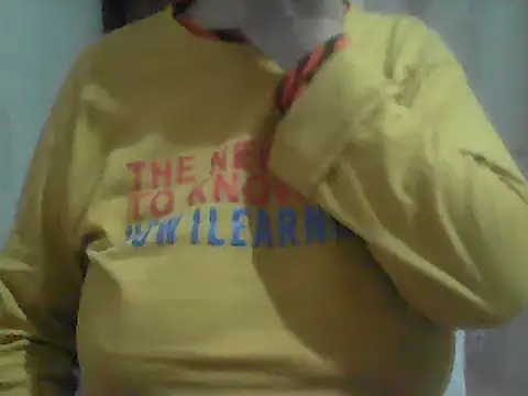 Snapshot of AnaXBerry chatting on 04.30.26 AnaXBerry online show from 04.30.26