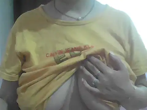 Snapshot of AnaXBerry chatting on 05.16.26 AnaXBerry online show from 05.16.26
