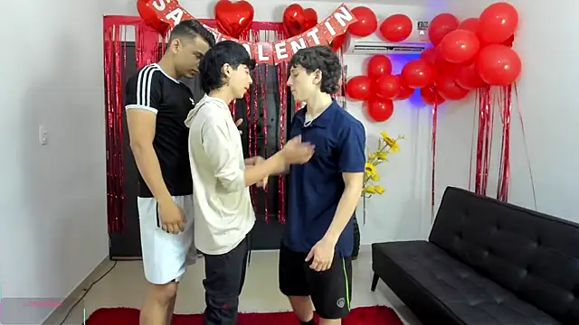 Snapshot of badguyss_bisex chatting on 02.15.26 badguyss bisex online show from 02.15.26