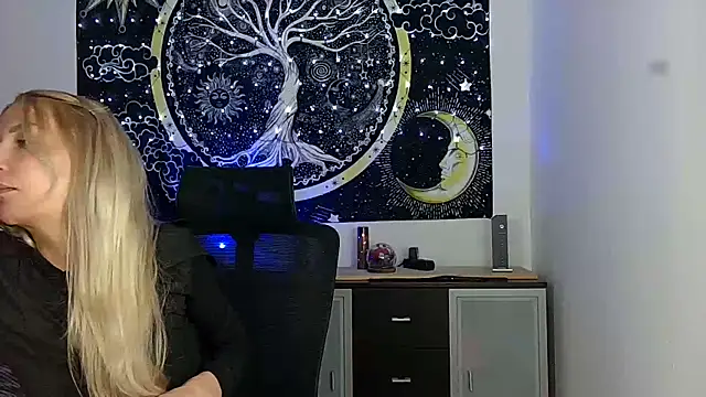 Snapshot of SexxyLiviaa chatting on 04.24.26 SexxyLiviaa online show from 04.24.26