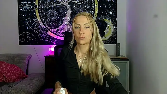 Snapshot of SexxyLiviaa chatting on 04.26.26 SexxyLiviaa online show from 04.26.26
