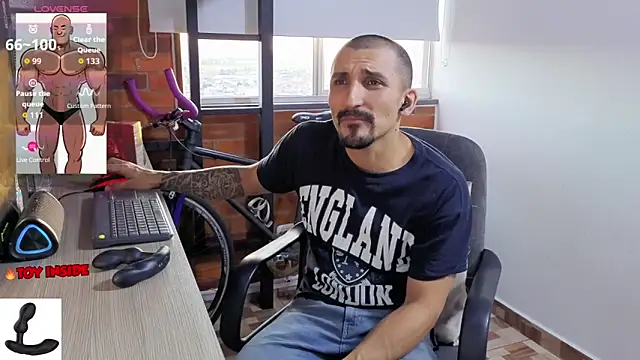 Snapshot of Marck_Muscle chatting on 06.10.26 Marck Muscle online show from 06.10.26