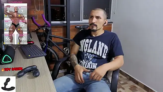 Snapshot of Marck_Muscle chatting on 06.11.26 Marck Muscle online show from 06.11.26