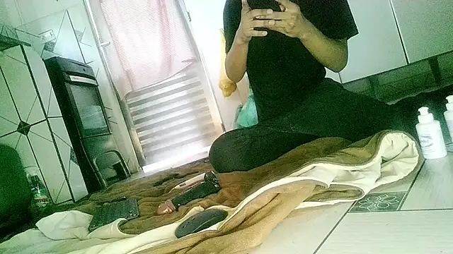 UncutToyBoy23cm online show from 10.21.25