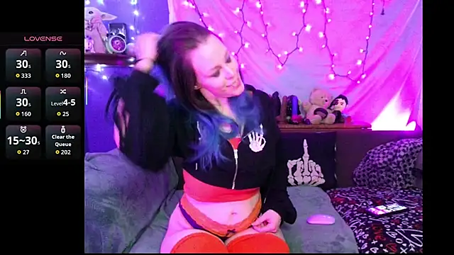 EverlyEster online show from 11.08.25