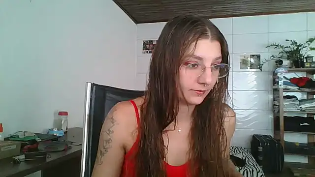 Snapshot of SweetyBabyDemon chatting on 04.25.26 SweetyBabyDemon online show from 04.25.26