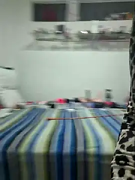 gatadeojosclaros online show from 02.20.25