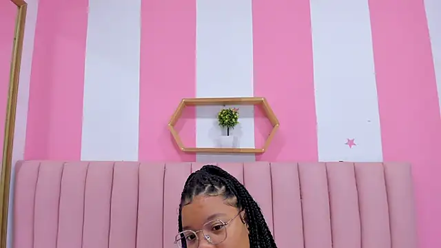 ISABELLA 020 online show from 02.20.25