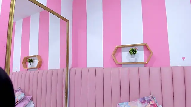 ISABELLA 020 online show from 03.20.25