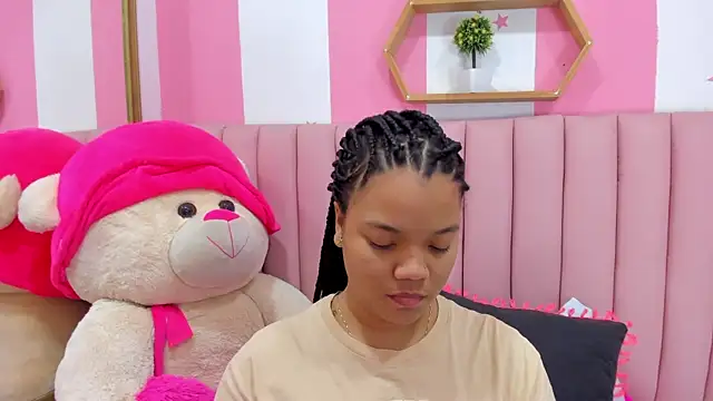 ISABELLA 020 online show from 10.15.25