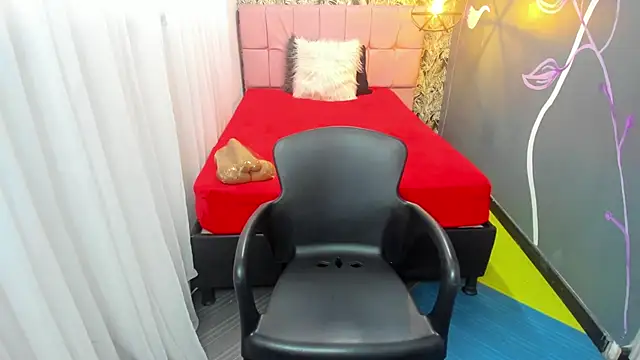 Snapshot of EmmaaEvans_ chatting on 12.26.24 EmmaaEvans online show from 12.26.24