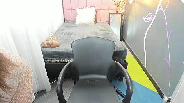 Snapshot of EmmaaEvans_ chatting on 01.27.25 EmmaaEvans online show from 01.27.25
