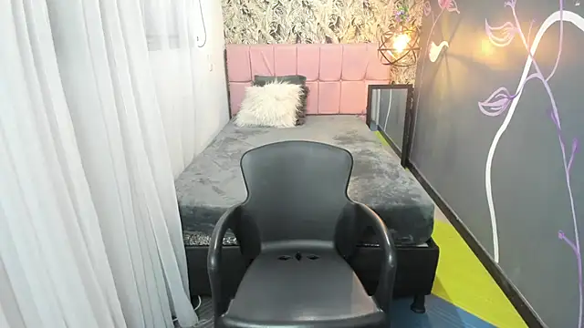 Snapshot of EmmaaEvans_ chatting on 01.29.25 EmmaaEvans online show from 01.29.25