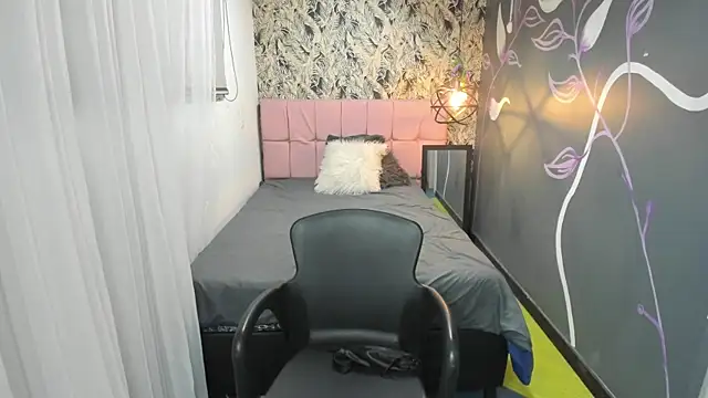 Snapshot of EmmaaEvans_ chatting on 01.31.25 EmmaaEvans online show from 01.31.25