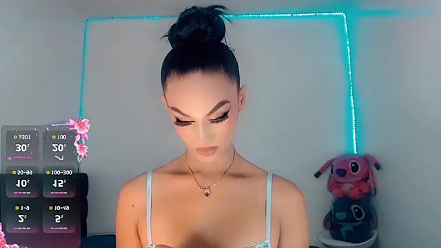 Snapshot of _Riannagarcia_ chatting on 10.10.25 Riannagarcia online show from 10.10.25