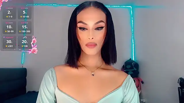 Snapshot of _Riannagarcia_ chatting on 10.17.25 Riannagarcia online show from 10.17.25