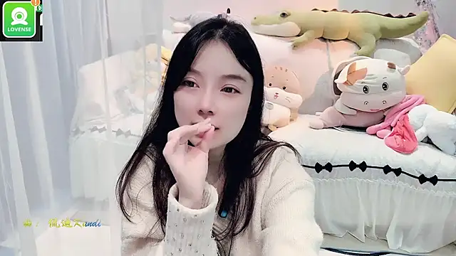 AKiKi711 online show from 10.17.25