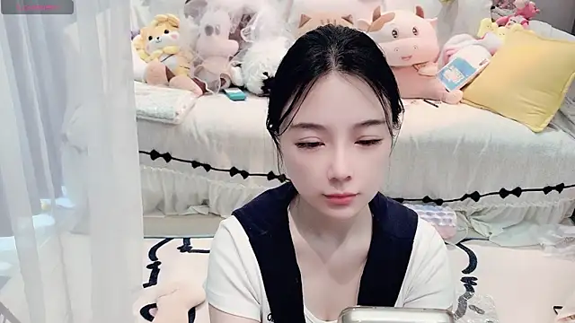 Snapshot of AKiKi711 chatting on 04.19.26 AKiKi711 online show from 04.19.26