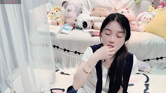 Snapshot of AKiKi711 chatting on 04.25.26 AKiKi711 online show from 04.25.26