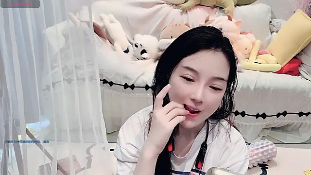 Snapshot of AKiKi711 chatting on 06.09.26 AKiKi711 online show from 06.09.26