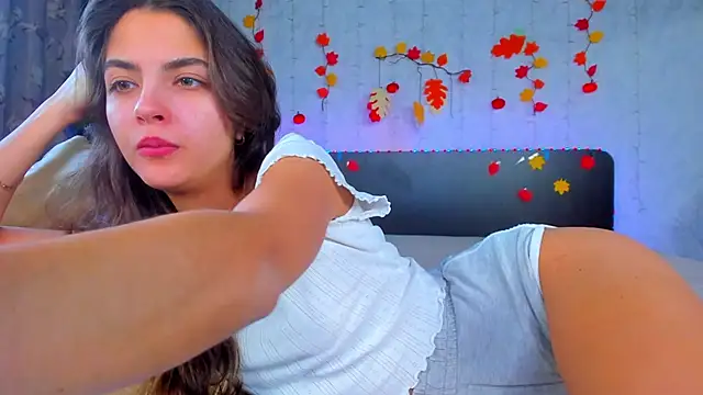 Milana Crystal  online show from 10.27.25