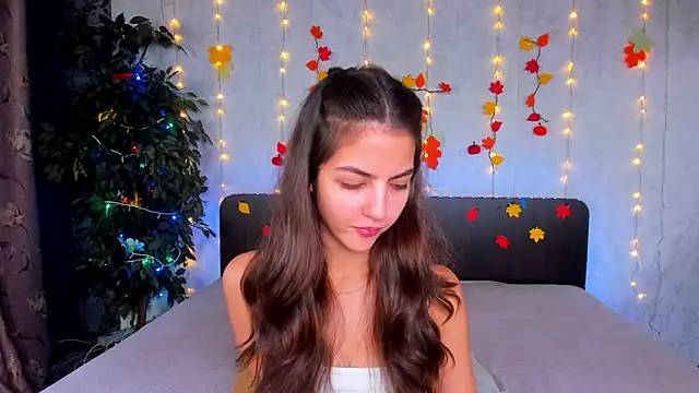 Milana Crystal  online show from 11.21.25