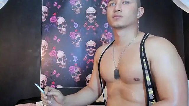 Snapshot of francesco_evan chatting on 12.19.24 francesco evan online show from 12.19.24