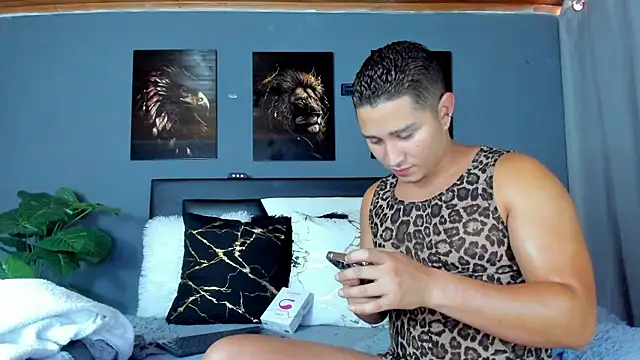 Snapshot of francesco_evan chatting on 09.19.25 francesco evan online show from 09.19.25