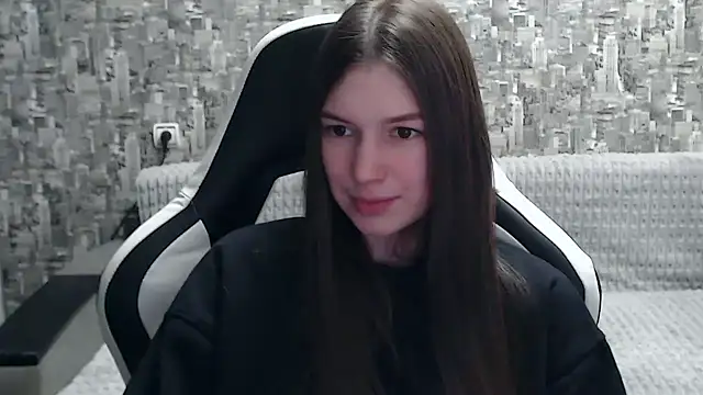 Snapshot of MissMiaCutie chatting on 02.10.25 MissMiaCutie online show from 02.10.25