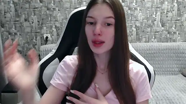 Snapshot of MissMiaCutie chatting on 02.11.25 MissMiaCutie online show from 02.11.25