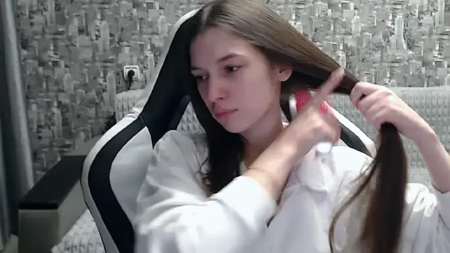 Snapshot of MissMiaCutie chatting on 02.19.25 MissMiaCutie online show from 02.19.25