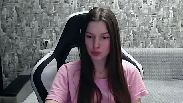 Snapshot of MissMiaCutie chatting on 03.04.25 MissMiaCutie online show from 03.04.25
