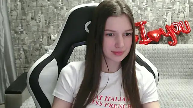 Snapshot of MissMiaCutie chatting on 03.11.25 MissMiaCutie online show from 03.11.25
