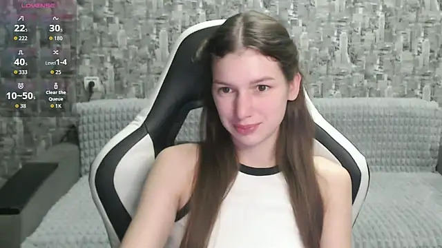 Snapshot of MissMiaCutie chatting on 09.25.25 MissMiaCutie online show from 09.25.25