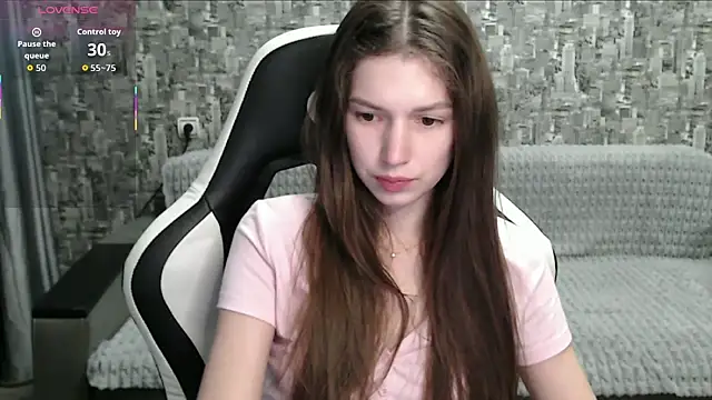 Snapshot of MissMiaCutie chatting on 10.12.25 MissMiaCutie online show from 10.12.25