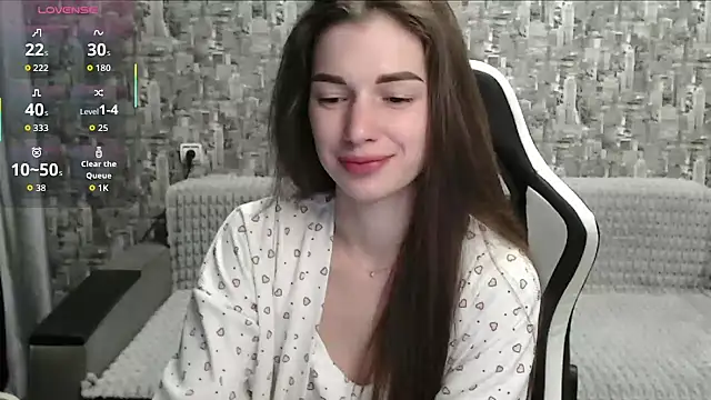 Snapshot of MissMiaCutie chatting on 10.18.25 MissMiaCutie online show from 10.18.25