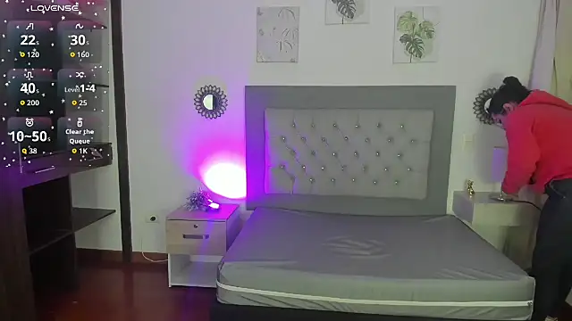 Kylie2211 online show from 09.18.25