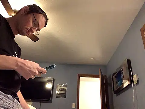 Snapshot of Hebrewhammers42 chatting on 01.27.25 Hebrewhammers42 online show from 01.27.25