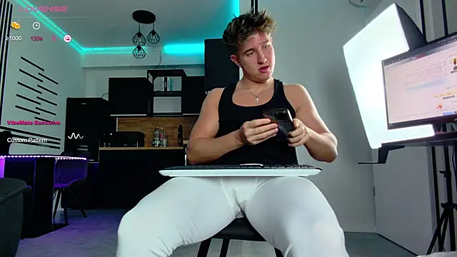 Snapshot of ChristianLevine_ chatting on 12.09.24 ChristianLevine online show from 12.09.24