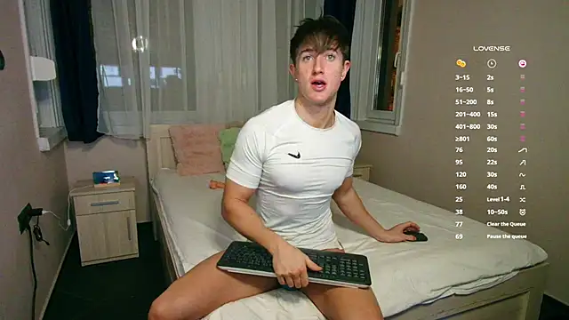 Snapshot of ChristianLevine_ chatting on 11.21.25 ChristianLevine online show from 11.21.25