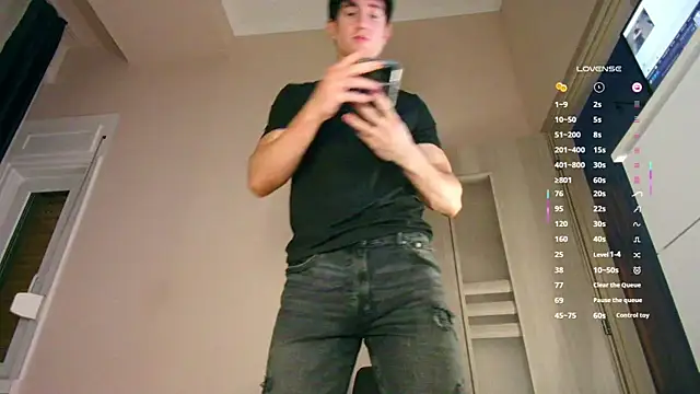 Snapshot of ChristianLevine_ chatting on 12.17.25 ChristianLevine online show from 12.17.25