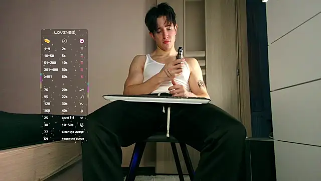 Snapshot of ChristianLevine_ chatting on 01.11.26 ChristianLevine online show from 01.11.26