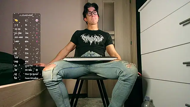 Snapshot of ChristianLevine_ chatting on 04.08.26 ChristianLevine online show from 04.08.26