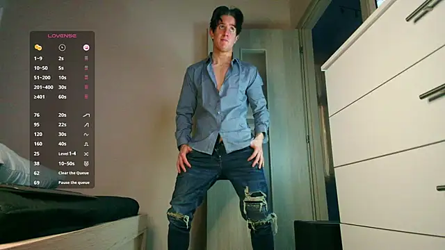 Snapshot of ChristianLevine_ chatting on 04.11.26 ChristianLevine online show from 04.11.26