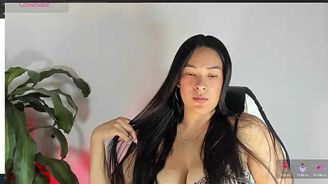 Snapshot of bella_hadid1_ chatting on 03.17.25 bella hadid1  online show from 03.17.25
